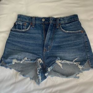 A&F - High Rise Mom Short in Curve Love style